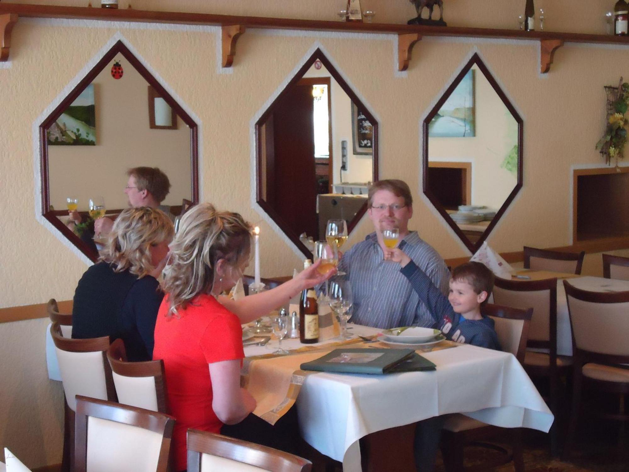Hotel & Restaurant Beckmanns Winzerhaus Urbar  Екстер'єр фото